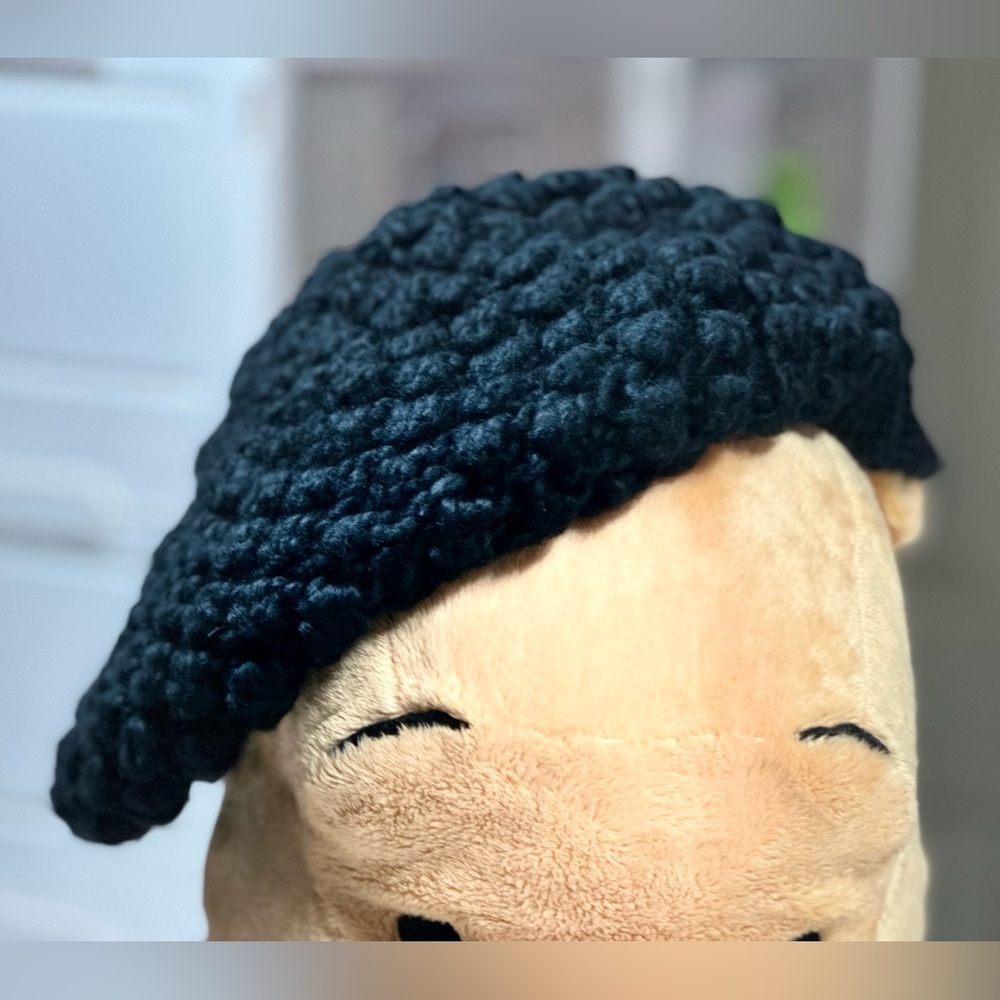 Elegant Black Knit Women's Beret
